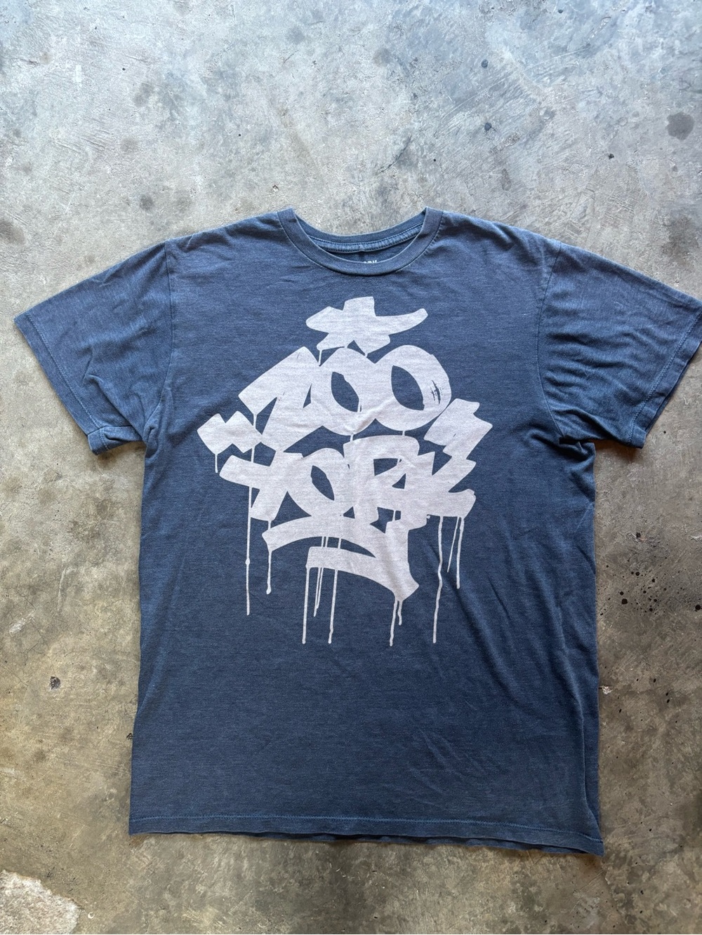 Zoo York Navy Graphic Tee with silver Spray Drip Paint size medium